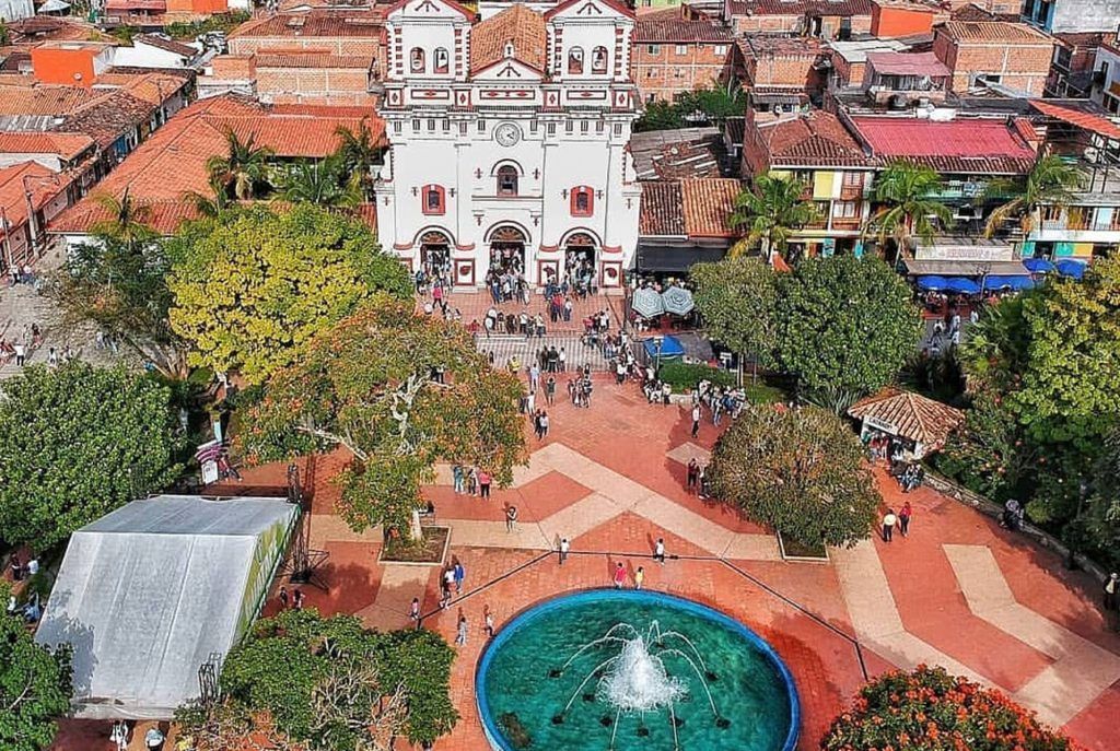 Historia de la Iglesia de Guatapé Sitios turísticos Antioquia