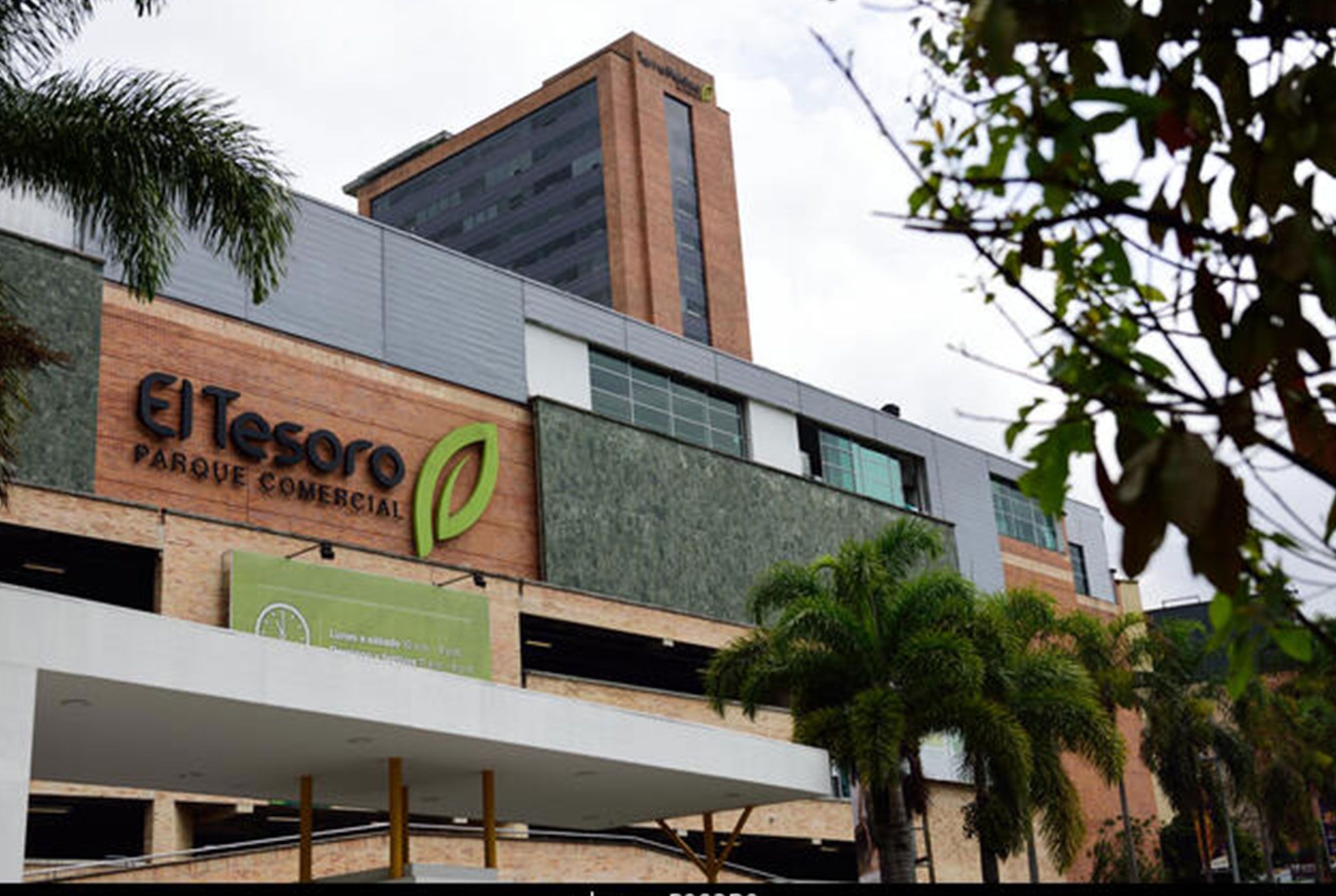 Medellín de compras Tour Parque comercial El Tesoro