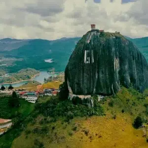 Tour Guatapé (2 días - 1 noche) / Compartido
