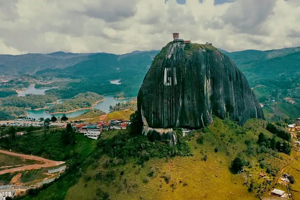 Tour Guatapé (2 días - 1 noche) / Compartido Tour Guatapé (2 días - 1 noche) / Compartido