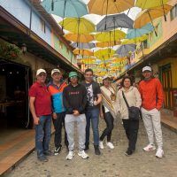 MEDELLIN TOURS VIP Guatapé - Calle de las sombrillas