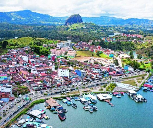 Medellín Luces y Navidad Panoramica Guatapé y Piedra del Peñol